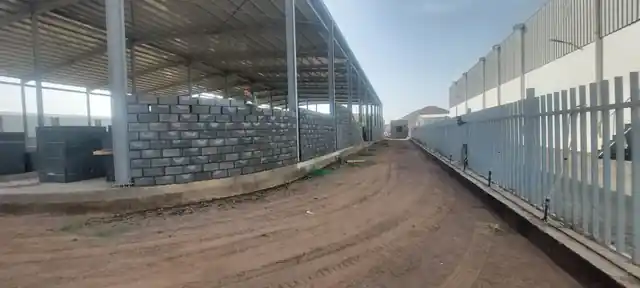 أعمال الهيكل المعدني والمباني في مشروع صناعي بالمدينة المنورة